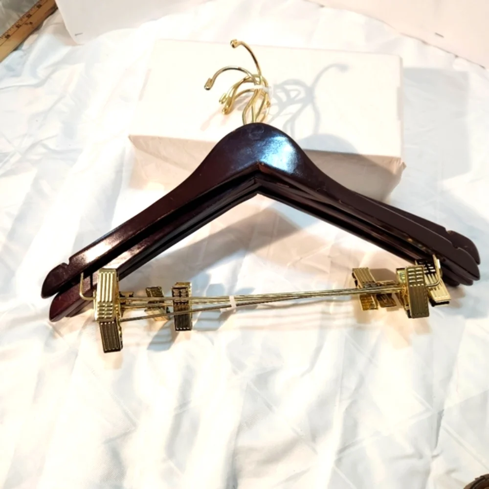 QUALITY HANGER NEW WITH CLIP CHERRY COLOR GOLD CLIP 12 For $25 Sz 17.5